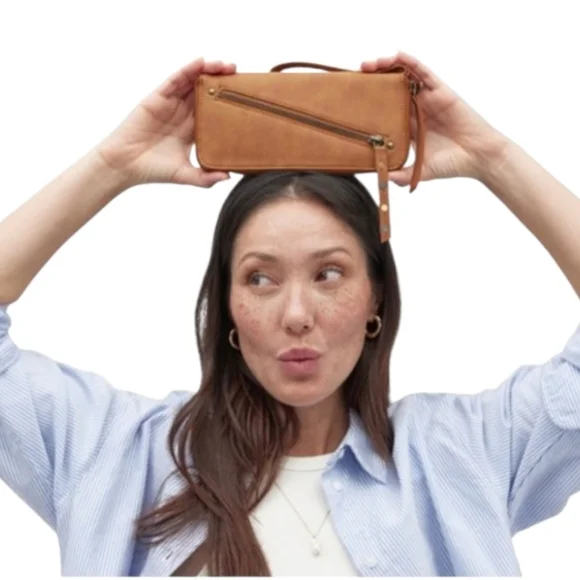 Free People Distressed Vegan Wallet in Tan•NWT! - Picture 9 of 10